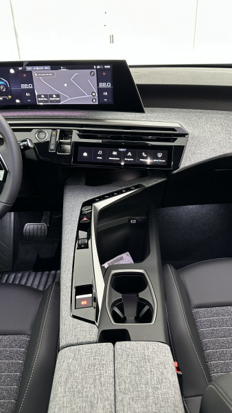 Peugeot 5008 5008 1.2 Hybrid 145ch Allure e-DCS6 2025 - photo n°17 Peugeot 5008 5008 1.2 Hybrid 145ch Allure e-DCS6  occasion à SAINT-GREGOIRE - photo n°17