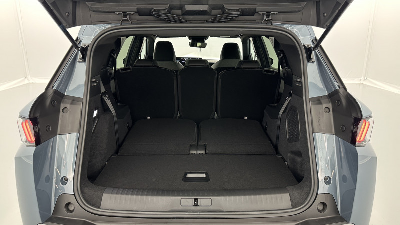 Peugeot 5008 5008 1.2 Hybrid 145ch Allure e-DCS6 2025 - photo n°10 Peugeot 5008 5008 1.2 Hybrid 145ch Allure e-DCS6  occasion à SAINT-GREGOIRE - photo n°10