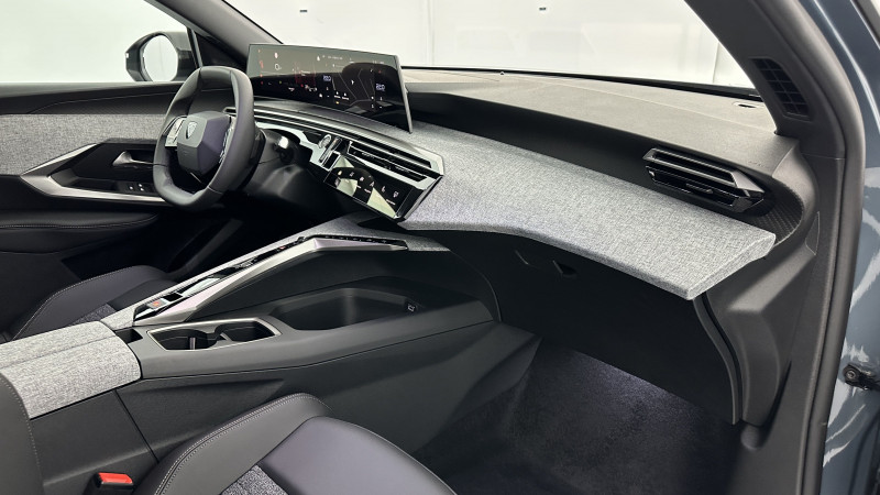 Peugeot 5008 5008 1.2 Hybrid 145ch Allure e-DCS6 2025 - photo n°8 Peugeot 5008 5008 1.2 Hybrid 145ch Allure e-DCS6  occasion à SAINT-GREGOIRE - photo n°8