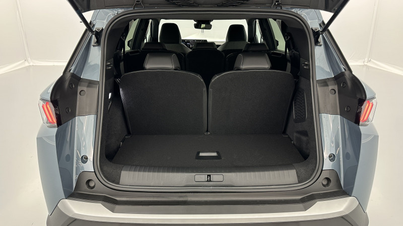 Peugeot 5008 5008 1.2 Hybrid 145ch Allure e-DCS6 2025 - photo n°11 Peugeot 5008 5008 1.2 Hybrid 145ch Allure e-DCS6  occasion à SAINT-GREGOIRE - photo n°11