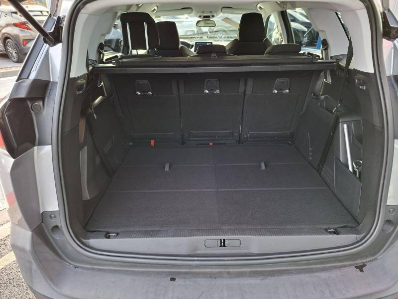 Peugeot 5008 BlueHDi 130ch S&S EAT8 Active Business 2018 - photo n°8 Peugeot 5008 BlueHDi 130ch S&S EAT8 Active Business  occasion à Langon - photo n°8