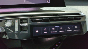 Peugeot 5008 Hybrid 145 bva e-dcs6 7pl allure  + pack panoramic navigatio  occasion � Ganges - photo n�18