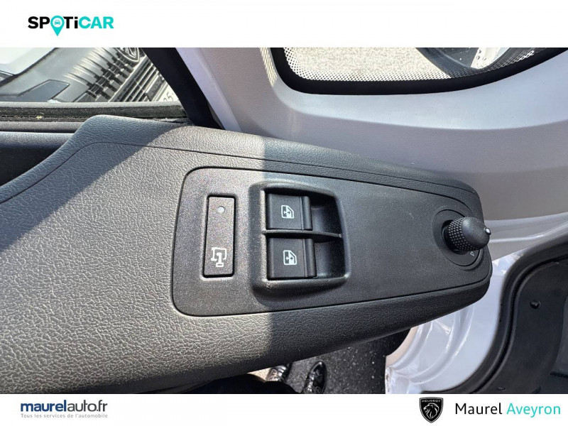 Peugeot Boxer BOXER FOURGON TOLE 3.3 T L2H2 140 S&S BVM6  4p  - photo n°12 Peugeot Boxer BOXER FOURGON TOLE 3.3 T L2H2 140 S&S BVM6  4p  occasion à Millau - photo n°12