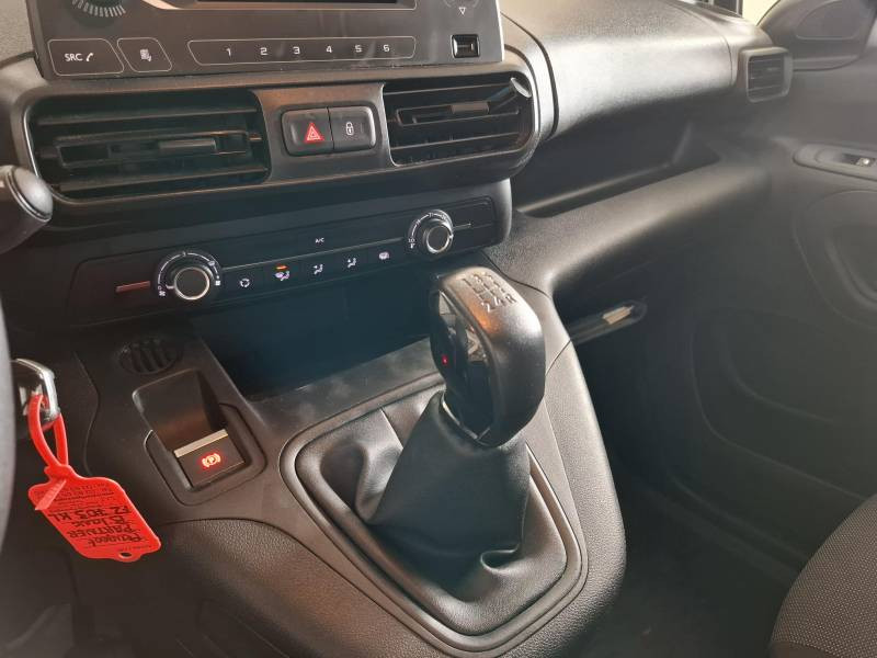 Peugeot Partner FGN FOURGON STANDARD 1000 KG BLUEHDI 100 S&S BVM5 PREMIUM 2021 - photo n°16 Peugeot Partner FGN FOURGON STANDARD 1000 KG BLUEHDI 100 S&S BVM5 PREMIUM  occasion à Biscarrosse - photo n°16