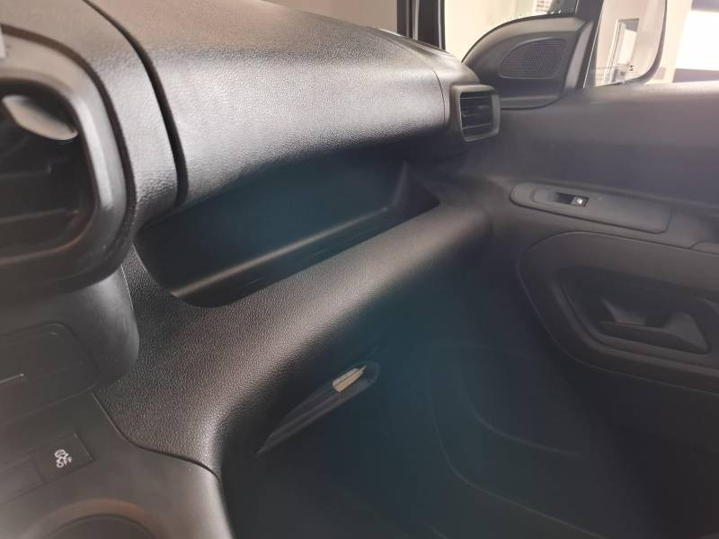 Peugeot Partner FGN FOURGON STANDARD 1000 KG BLUEHDI 100 S&S BVM5 PREMIUM 2021 - photo n°18 Peugeot Partner FGN FOURGON STANDARD 1000 KG BLUEHDI 100 S&S BVM5 PREMIUM  occasion à Biscarrosse - photo n°18