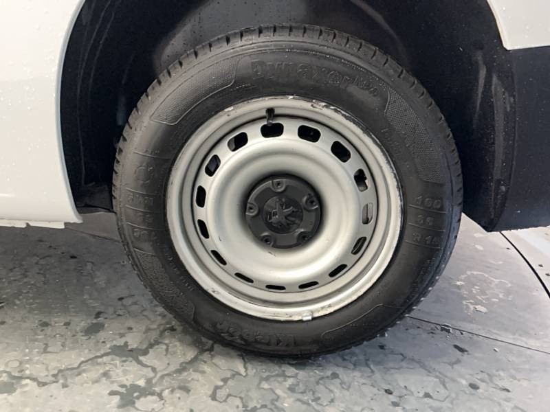 Peugeot Partner FGN FOURGON STANDARD 650 KG BLUEHDI 100 S&S BVM5 PREMIUM 2019 - photo n°17 Peugeot Partner FGN FOURGON STANDARD 650 KG BLUEHDI 100 S&S BVM5 PREMIUM  occasion à Saint-Pierre-du-Mont - photo n°17