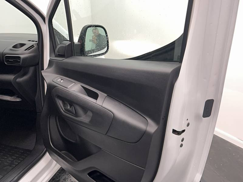 Peugeot Partner FGN FOURGON STANDARD 650 KG BLUEHDI 100 S&S BVM5 PREMIUM 2019 - photo n°12 Peugeot Partner FGN FOURGON STANDARD 650 KG BLUEHDI 100 S&S BVM5 PREMIUM  occasion à Saint-Pierre-du-Mont - photo n°12