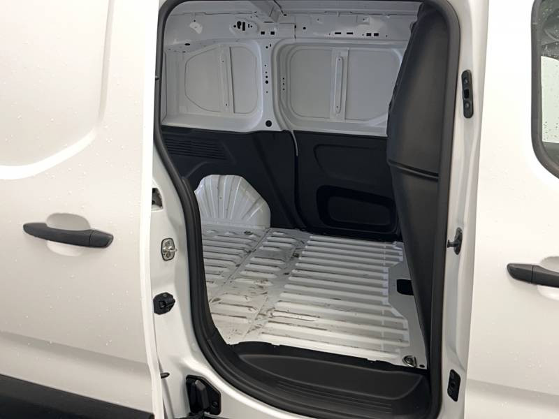 Peugeot Partner FGN FOURGON STANDARD 650 KG BLUEHDI 100 S&S BVM5 PREMIUM 2019 - photo n°10 Peugeot Partner FGN FOURGON STANDARD 650 KG BLUEHDI 100 S&S BVM5 PREMIUM  occasion à Saint-Pierre-du-Mont - photo n°10
