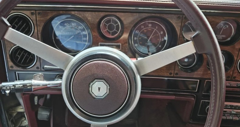 Pontiac Grand Prix  1983 - photo n°6 Pontiac Grand Prix   occasion à LYON - photo n°6