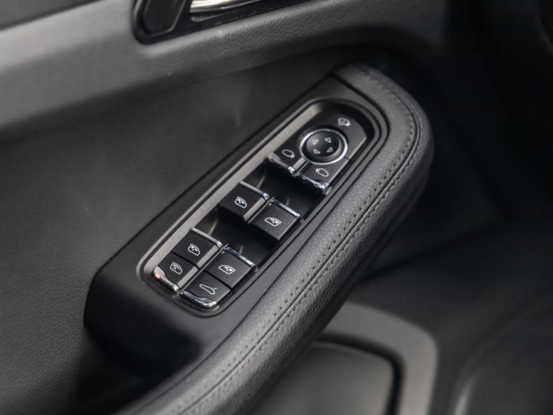 Porsche Macan 2.0T Basis OPF Navi Leder PDC LED PDK 2023 - photo n°11 Porsche Macan 2.0T Basis OPF Navi Leder PDC LED PDK  occasion à L'Union - photo n°11