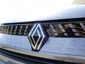 Renault Captur 1.8 E-Tech Hybride - 160 - BVA multi-modes 2026  II Techno P  occasion � Ganges - photo n�5