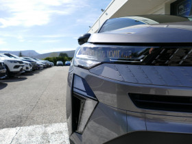 Renault Captur 1.8 E-Tech Hybride - 160 - BVA multi-modes 2026  II Techno P  occasion � Ganges - photo n�6