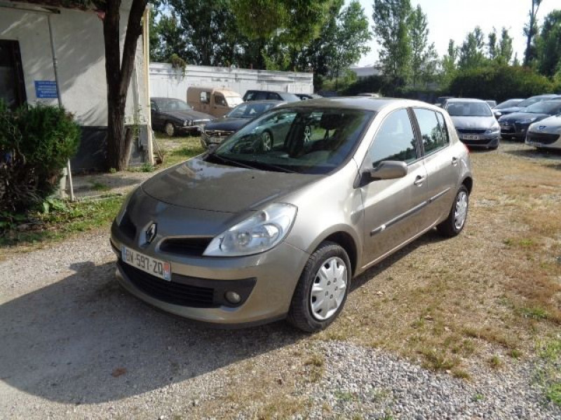Renault Clio III 1.5 DCI 70CH AUTHENTIQUE 5P