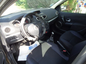 Renault Clio III 1.5 DCI 70CH AUTHENTIQUE 5P  occasion  Aucamville - photo n8
