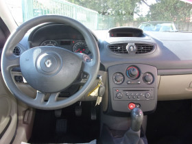 Renault Clio III 1.5 DCI 70CH EXPRESSION 5P  occasion à Toulouse - photo n°6