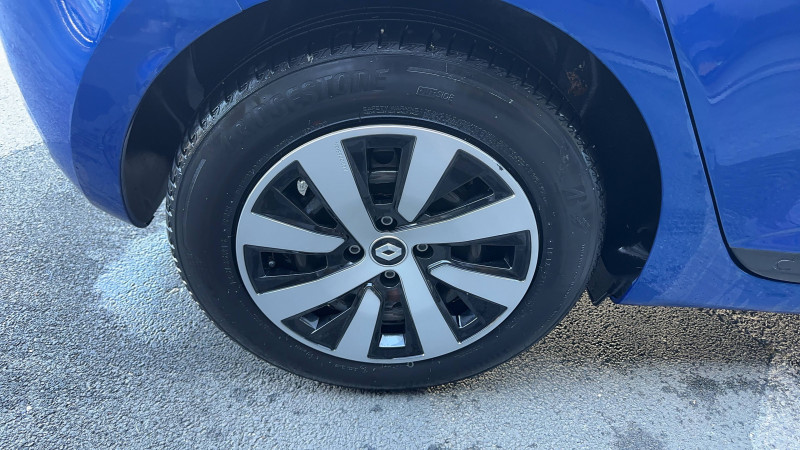 Renault Clio V Clio E-Tech full hybrid 145 Equilibre 5p 2023 - photo n°10 Renault Clio V Clio E-Tech full hybrid 145 Equilibre 5p  occasion à Mont-de-Marsan - photo n°10