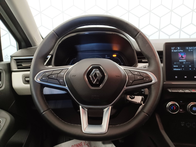 Renault Clio V Clio E-Tech hybride 145 Evolution 5p 2022 - photo n°10 Renault Clio V Clio E-Tech hybride 145 Evolution 5p  occasion à Saint-Laurent-des-Vignes - photo n°10