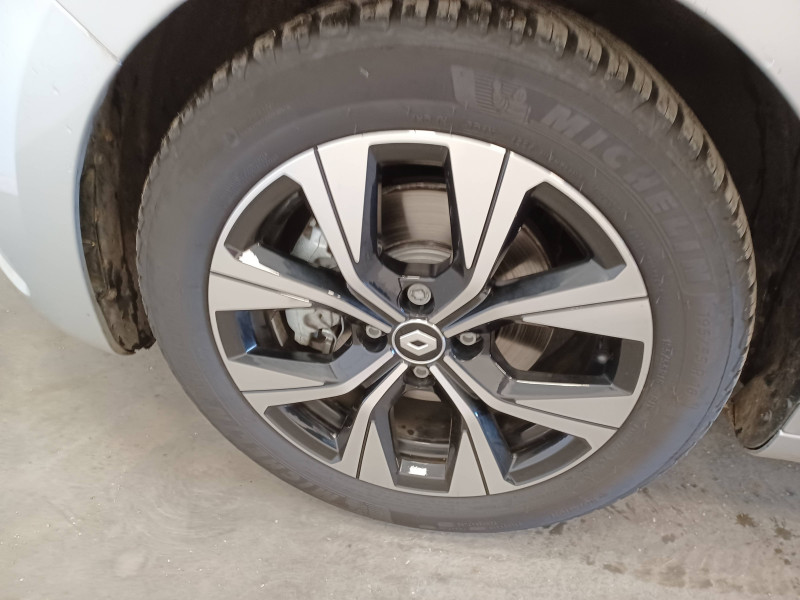 Renault Clio V Clio E-Tech hybride 145 Evolution 5p 2022 - photo n°7 Renault Clio V Clio E-Tech hybride 145 Evolution 5p  occasion à Saint-Laurent-des-Vignes - photo n°7