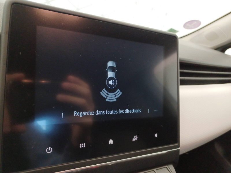 Renault Clio V Clio E-Tech hybride 145 Evolution 5p 2022 - photo n°16 Renault Clio V Clio E-Tech hybride 145 Evolution 5p  occasion à Saint-Laurent-des-Vignes - photo n°16