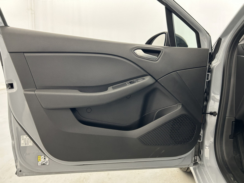 Renault Clio 1.0 TCe 90ch Evolution 2023 - photo n°12 Renault Clio 1.0 TCe 90ch Evolution  occasion à SAINT-GREGOIRE - photo n°12