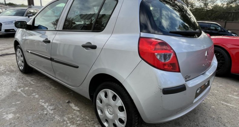 Renault Clio 1.2i 16V - 75 III BERLINE Dynamique PHASE 1 2007 - photo n°6 Renault Clio 1.2i 16V - 75 III BERLINE Dynamique PHASE 1  occasion à Le Muy - photo n°6