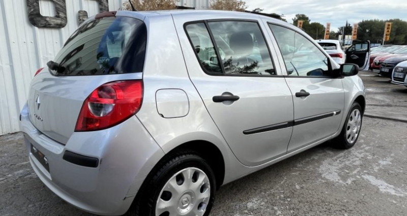 Renault Clio 1.2i 16V - 75 III BERLINE Dynamique PHASE 1 2007 - photo n°4 Renault Clio 1.2i 16V - 75 III BERLINE Dynamique PHASE 1  occasion à Le Muy - photo n°4