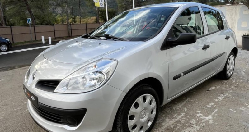 Renault Clio 1.2i 16V - 75 III BERLINE Dynamique PHASE 1 2007 - photo n°3 Renault Clio 1.2i 16V - 75 III BERLINE Dynamique PHASE 1  occasion à Le Muy - photo n°3