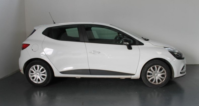 Renault Clio 1.2i 16V - 75 IV BERLINE Life PHASE 2 2018 - photo n°4 Renault Clio 1.2i 16V - 75 IV BERLINE Life PHASE 2  occasion à Saint André de corcy - photo n°4