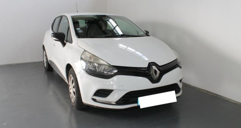 Renault Clio 1.2i 16V - 75 IV BERLINE Life PHASE 2 2018 - photo n°3 Renault Clio 1.2i 16V - 75 IV BERLINE Life PHASE 2  occasion à Saint André de corcy - photo n°3