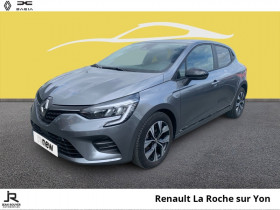 Renault Clio occasion 2023 mise en vente à LA ROCHE SUR YON par le garage RENAULT LA ROCHE - photo n°1