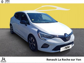 Renault Clio occasion 2023 mise en vente à LA ROCHE SUR YON par le garage RENAULT LA ROCHE - photo n°1