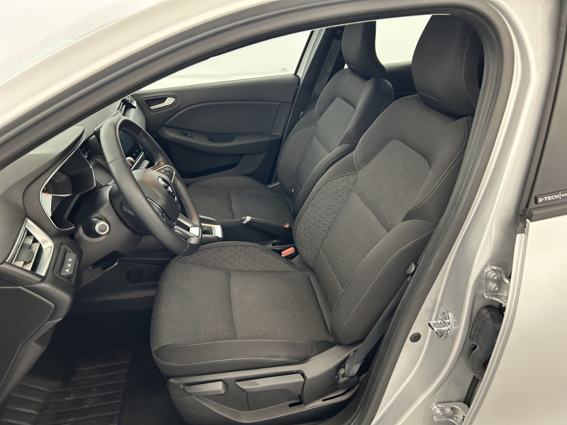 Renault Clio 1.6 E-Tech 140ch Zen 2020 - photo n°13 Renault Clio 1.6 E-Tech 140ch Zen  occasion à SAINT-GREGOIRE - photo n°13