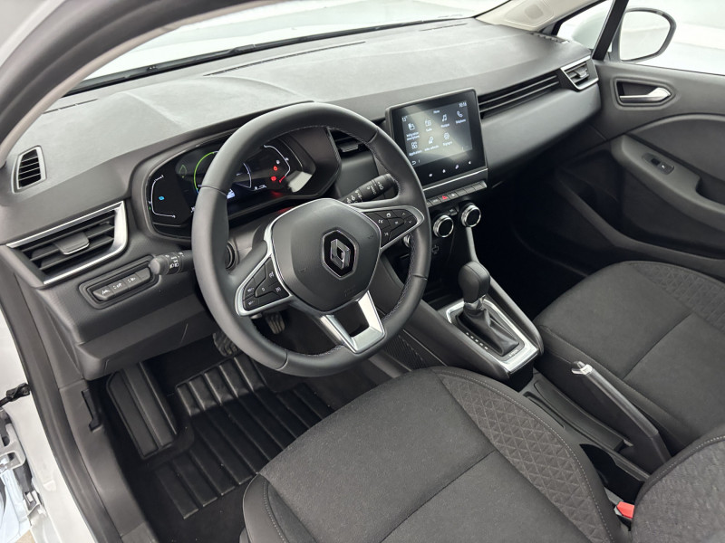 Renault Clio 1.6 E-Tech hybride 140ch Zen 2022 - photo n°14 Renault Clio 1.6 E-Tech hybride 140ch Zen  occasion à SAINT-GREGOIRE - photo n°14