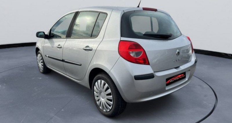 Renault Clio 3 1.5 dCi 85 CH Privilège Climatisation Régulateur de vitess 2007 - photo n°4 Renault Clio 3 1.5 dCi 85 CH Privilège Climatisation Régulateur de vitess  occasion à Nevers - photo n°4