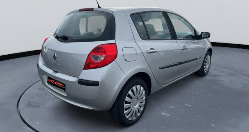 Renault Clio 3 1.5 dCi 85 CH Privilège Climatisation Régulateur de vitess 2007 - photo n°3 Renault Clio 3 1.5 dCi 85 CH Privilège Climatisation Régulateur de vitess  occasion à Nevers - photo n°3