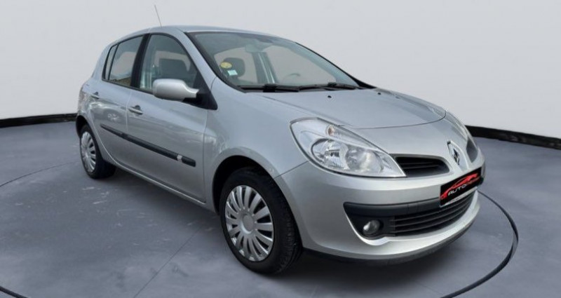 Renault Clio 3 1.5 dCi 85 CH Privilège Climatisation Régulateur de vitess 2007 - photo n°2 Renault Clio 3 1.5 dCi 85 CH Privilège Climatisation Régulateur de vitess  occasion à Nevers - photo n°2