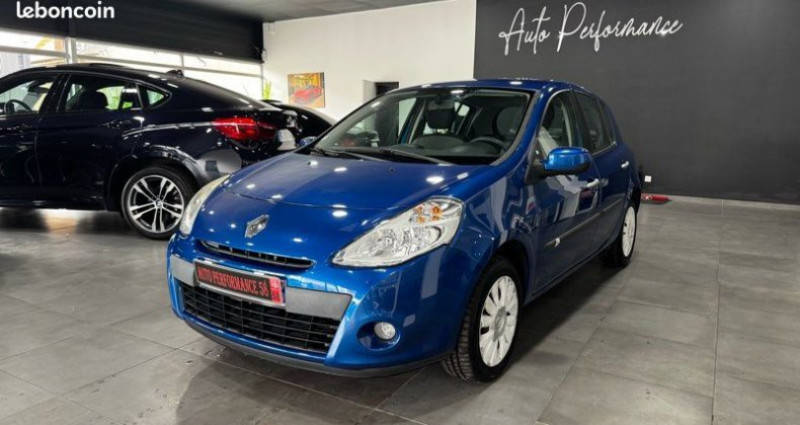Renault Clio 3 Expression 1.2 TCe 100 Ch Climatisation Attelage Radio CD  2011 Renault Clio 3 Expression 1.2 TCe 100 Ch Climatisation Attelage Radio CD   occasion à Nevers