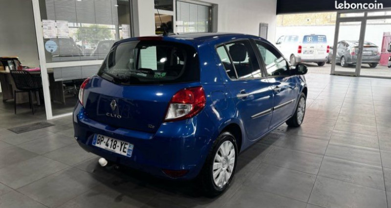 Renault Clio 3 Expression 1.2 TCe 100 Ch Climatisation Attelage Radio CD  2011 - photo n°3 Renault Clio 3 Expression 1.2 TCe 100 Ch Climatisation Attelage Radio CD   occasion à Nevers - photo n°3