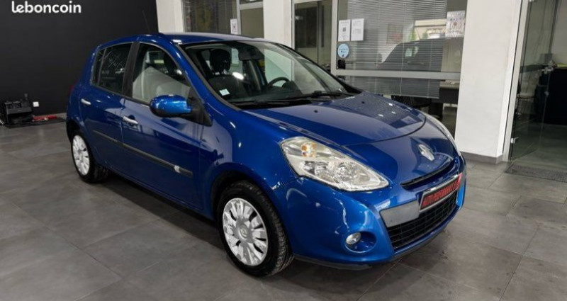 Renault Clio 3 Expression 1.2 TCe 100 Ch Climatisation Attelage Radio CD  2011 - photo n°2 Renault Clio 3 Expression 1.2 TCe 100 Ch Climatisation Attelage Radio CD   occasion à Nevers - photo n°2