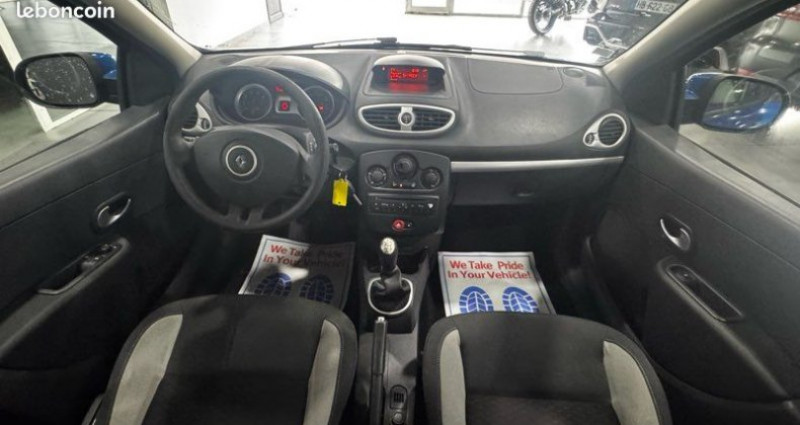 Renault Clio 3 Expression 1.2 TCe 100 Ch Climatisation Attelage Radio CD  2011 - photo n°5 Renault Clio 3 Expression 1.2 TCe 100 Ch Climatisation Attelage Radio CD   occasion à Nevers - photo n°5