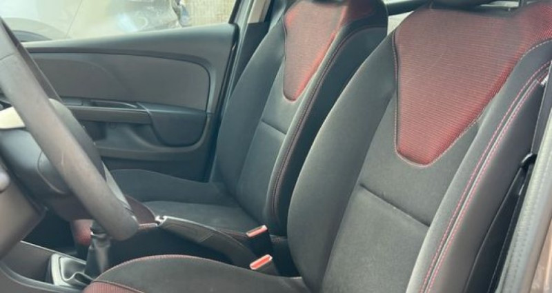 Renault Clio 4 1.2i 75 2 places 2014 - photo n°5 Renault Clio 4 1.2i 75 2 places  occasion à LA CHAPELLE DE GUINCHAY - photo n°5