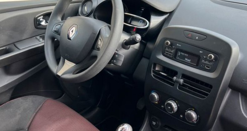 Renault Clio 4 1.2i 75 2 places 2014 - photo n°4 Renault Clio 4 1.2i 75 2 places  occasion à LA CHAPELLE DE GUINCHAY - photo n°4