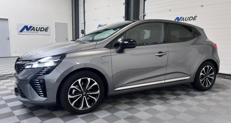 Renault Clio 5 V E-Tech full hybrid 145 ch Techno Garantie 12/2025 2023 - photo n°4 Renault Clio 5 V E-Tech full hybrid 145 ch Techno Garantie 12/2025  occasion à CHAPONOST - photo n°4