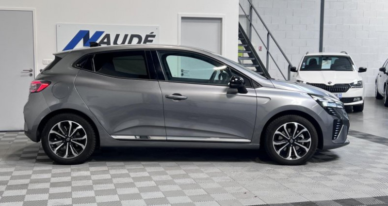 Renault Clio 5 V E-Tech full hybrid 145 ch Techno Garantie 12/2025 2023 - photo n°7 Renault Clio 5 V E-Tech full hybrid 145 ch Techno Garantie 12/2025  occasion à CHAPONOST - photo n°7