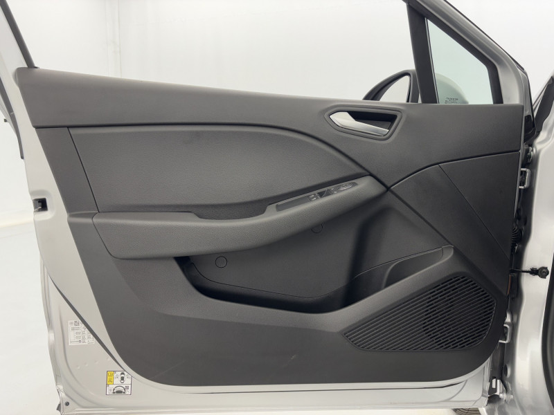 Renault Clio Clio E-Tech 140 21N Business 5p 2022 - photo n°12 Renault Clio Clio E-Tech 140 21N Business 5p  occasion à SAINT-GREGOIRE - photo n°12