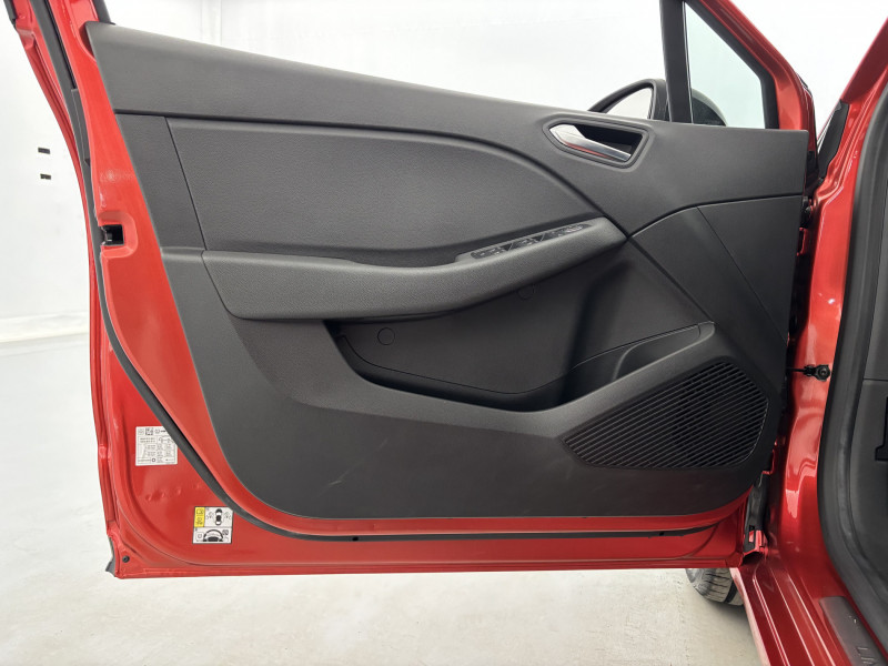 Renault Clio Clio E-Tech 140 21N Limited 5p 2021 - photo n°11 Renault Clio Clio E-Tech 140 21N Limited 5p  occasion à SAINT-GREGOIRE - photo n°11