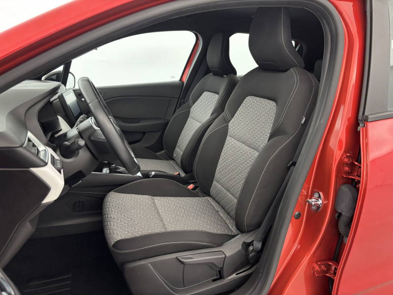 Renault Clio Clio E-Tech 140 21N Limited 5p 2021 - photo n°12 Renault Clio Clio E-Tech 140 21N Limited 5p  occasion à SAINT-GREGOIRE - photo n°12