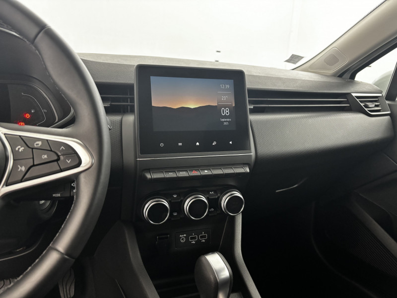 Renault Clio Clio E-Tech 140 Zen 5p 2021 - photo n°18 Renault Clio Clio E-Tech 140 Zen 5p  occasion à SAINT-GREGOIRE - photo n°18