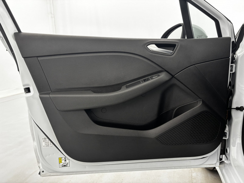 Renault Clio Clio E-Tech 140 Zen 5p 2021 - photo n°12 Renault Clio Clio E-Tech 140 Zen 5p  occasion à SAINT-GREGOIRE - photo n°12