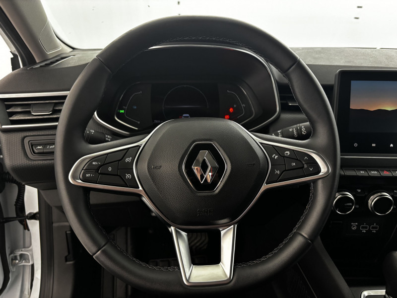 Renault Clio Clio E-Tech 140 Zen 5p 2021 - photo n°15 Renault Clio Clio E-Tech 140 Zen 5p  occasion à SAINT-GREGOIRE - photo n°15